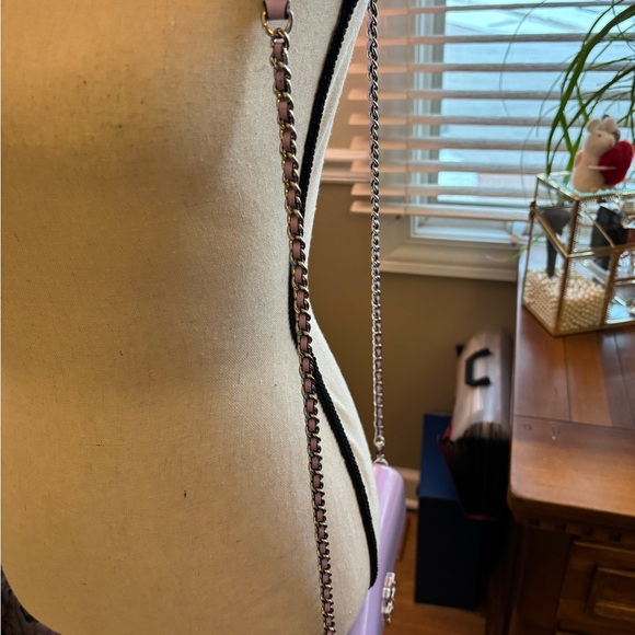 Gorgeous~Tory Burch Patent Chain Wallet W/Wristlet In Lavender NEW No Tags!💜 - Picture 4 of 13